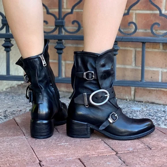 Women's Black Leather Boots - Picture 14 of 14